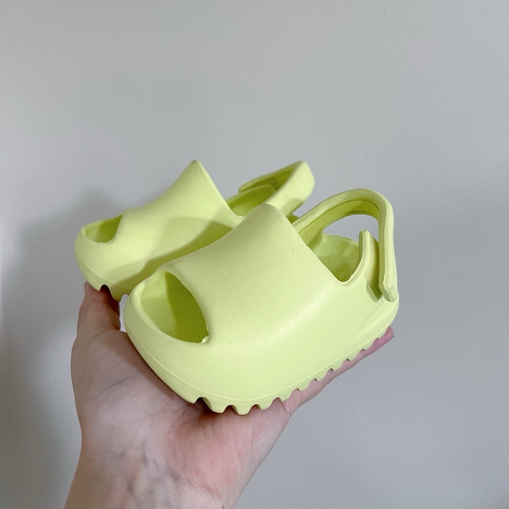 Yeezy Adidas slides - Glow Green
